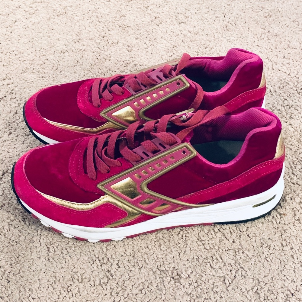 Brooks velvet running shoes